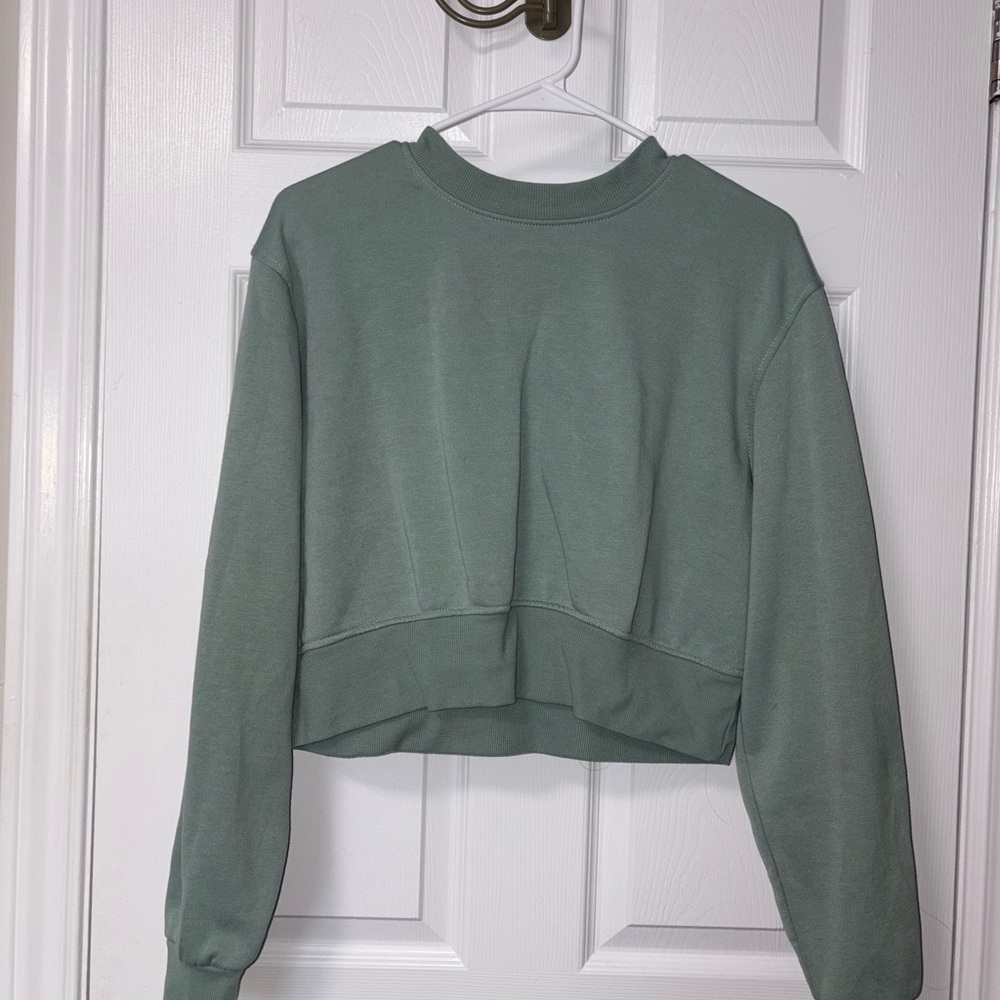 Stylish Sage Green Cropped Sweatshirt